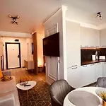 Azzurro White Titanic Apartment Navodari