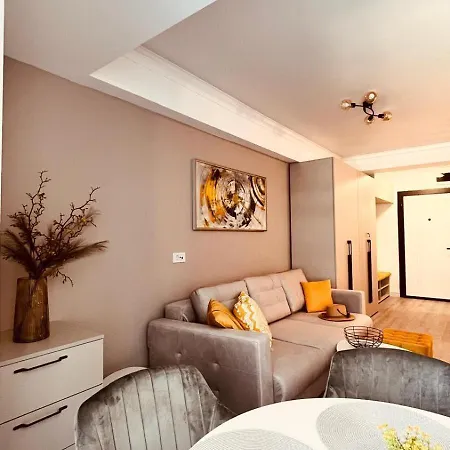 Azzurro White Titanic Apartment