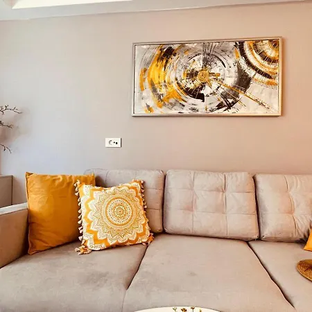 Azzurro White Titanic Apartment Navodari